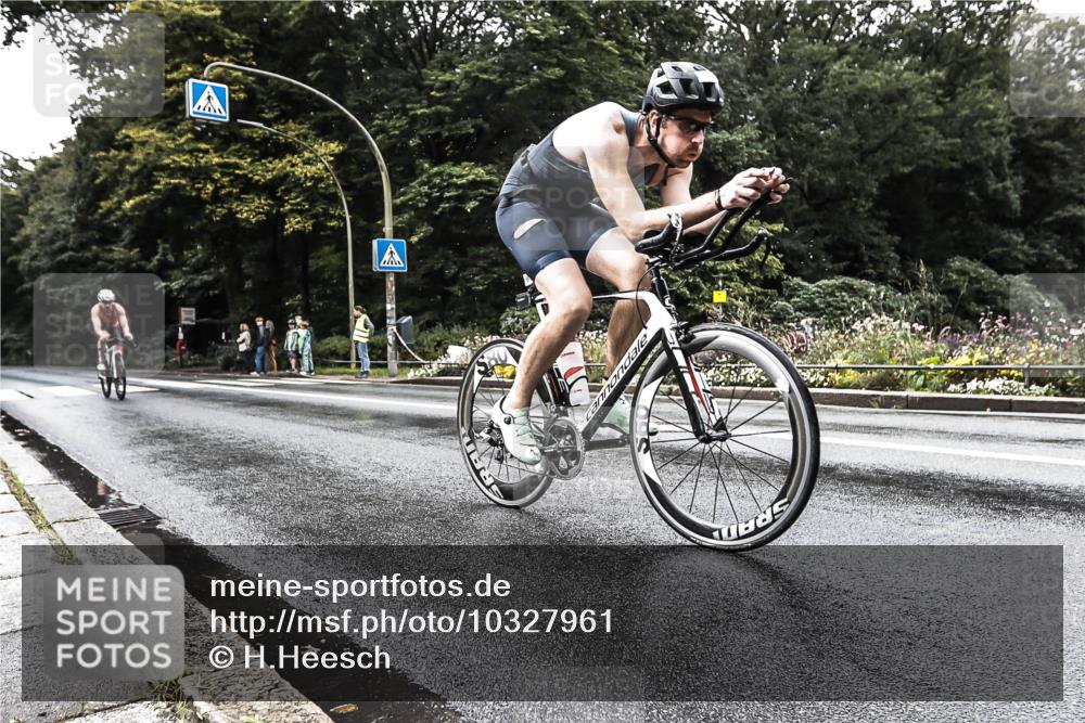 13.09.2026 - Stadtparktriathlon H.Heesch http://msf.ph/oto/10327961 13.09.2026 11:56:43 Radfahren 941, 972 meine-sportfotos.de