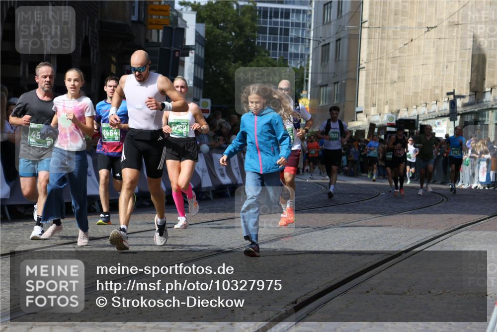 13.09.2026 - 21. swb-Marathon Bremen Strokosch-Dieckow http://msf.ph/oto/10327975 13.09.2026 13:13:08 Ziel 1513, 2350, 2442, 2801, 3988, 4605, 5379, 5965, 8029, 8798, 9775, 13106, 13140, 280, 621, 987, 1207, 2130, 2962, 3566, 4582, 5345, 5769, 6038, 6394, 8197, 8464 meine-sportfotos.de