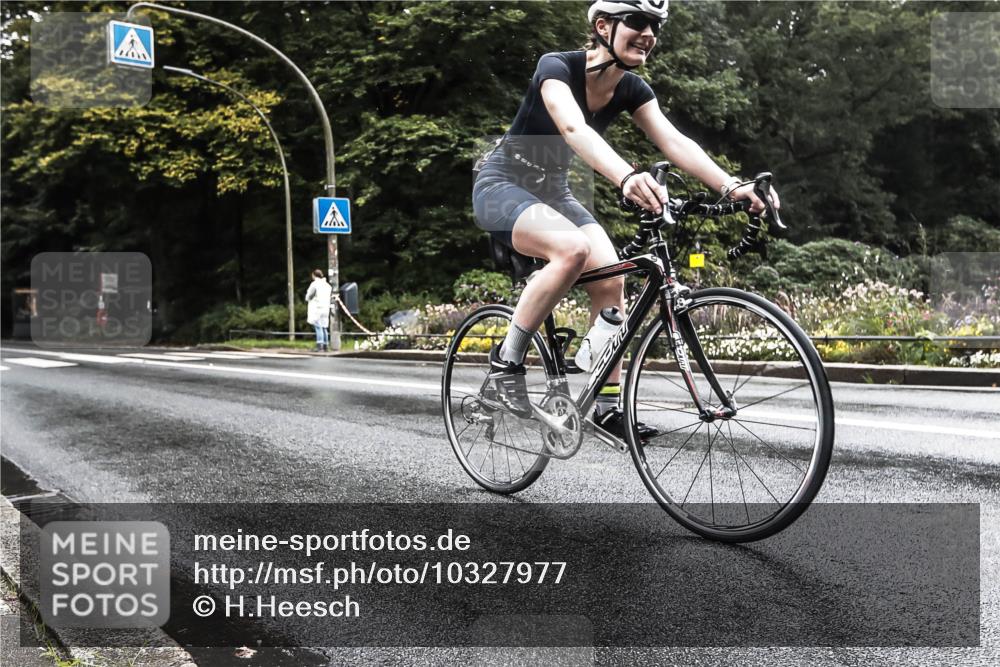 13.09.2026 - Stadtparktriathlon H.Heesch http://msf.ph/oto/10327977 13.09.2026 13:08:01 Radfahren 1303, 1418 meine-sportfotos.de