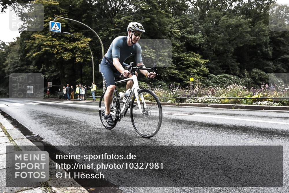 13.09.2026 - Stadtparktriathlon H.Heesch http://msf.ph/oto/10327981 13.09.2026 11:56:57 Radfahren 997, 1030 meine-sportfotos.de