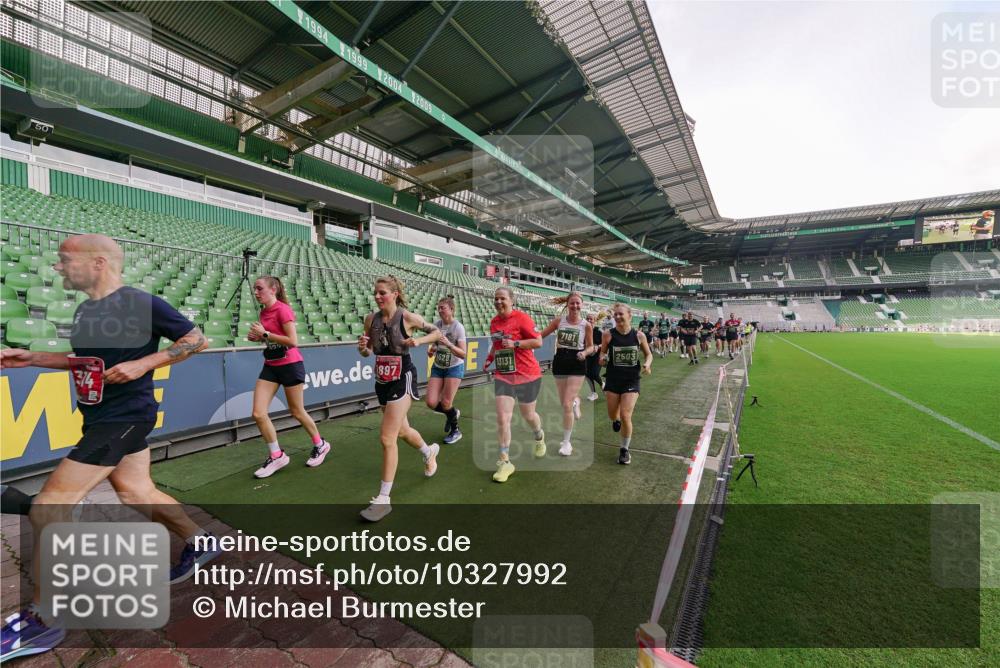 13.09.2026 - 21. swb-Marathon Bremen Michael Burmester http://msf.ph/oto/10327992 13.09.2026 13:33:25 Laufen im Stadion 155, 344, 350, 386, 428, 490, 594, 617, 690, 709, 765, 786, 787, 1001, 1048, 1051, 1098, 1133, 1292, 1377, 1427, 1444, 1557, 1591, 1592, 1661, 1760, 1827, 1897, 1923, 1996, 2077, 2132, 2226, 2230, 2231, 2253, 2270, 2274, 2320, 2374, 2399, 2400, 2456, 2479, 2511, 2514, 2515, 2523, 2539, 2543, 2556, 2616, 2630, 2641, 2649, 2718, 2735, 2757, 2769, 2787, 2848, 2982, 3014, 3345, 3350, 3443, 3503, 3577, 3601, 3614, 3746, 3797, 3875, 3901, 3911, 3952, 4001 meine-sportfotos.de