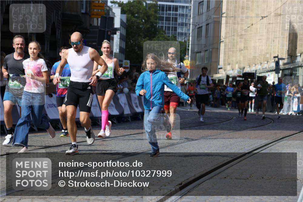 13.09.2026 - 21. swb-Marathon Bremen Strokosch-Dieckow http://msf.ph/oto/10327999 13.09.2026 13:13:08 Ziel 1513, 2350, 2442, 2801, 3988, 4605, 5379, 5965, 8029, 8798, 9775, 13106, 13140, 280, 621, 987, 1207, 2130, 2962, 3566, 4582, 5345, 5769, 6038, 6394, 8197, 8464 meine-sportfotos.de