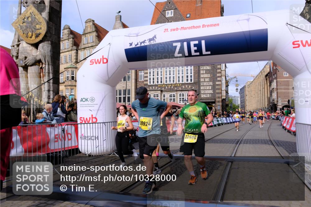 13.09.2026 - 21. swb-Marathon Bremen Tim E. http://msf.ph/oto/10328000 13.09.2026 11:02:20 Ziel 10257, 10409, 10444, 10473, 10500, 10617, 10636, 10803, 10817, 10924, 11115, 11268, 11436, 11811, 11859, 12016, 12094, 12095, 12135, 12145, 12360, 12412, 12437, 12466, 12506 meine-sportfotos.de