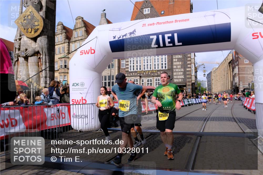 13.09.2026 - 21. swb-Marathon Bremen Tim E. http://msf.ph/oto/10328011 13.09.2026 11:02:20 Ziel 10257, 10409, 10444, 10473, 10500, 10617, 10636, 10803, 10817, 10924, 11115, 11268, 11436, 11811, 11859, 12016, 12094, 12095, 12135, 12145, 12360, 12412, 12437, 12466, 12506 meine-sportfotos.de