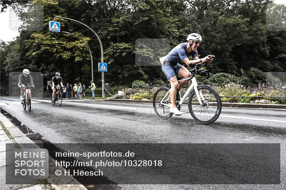 13.09.2026 - Stadtparktriathlon H.Heesch http://msf.ph/oto/10328018 13.09.2026 11:57:22 Radfahren 744, 781, 807, 899, 958 meine-sportfotos.de