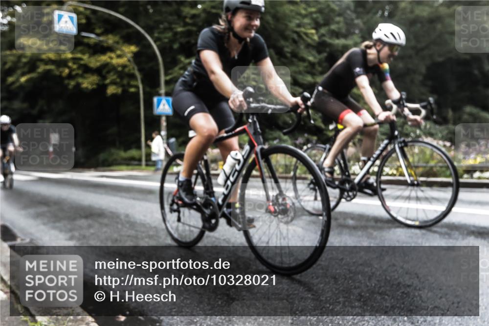 13.09.2026 - Stadtparktriathlon H.Heesch http://msf.ph/oto/10328021 13.09.2026 13:08:32 Radfahren 1274, 1351, 1358 meine-sportfotos.de