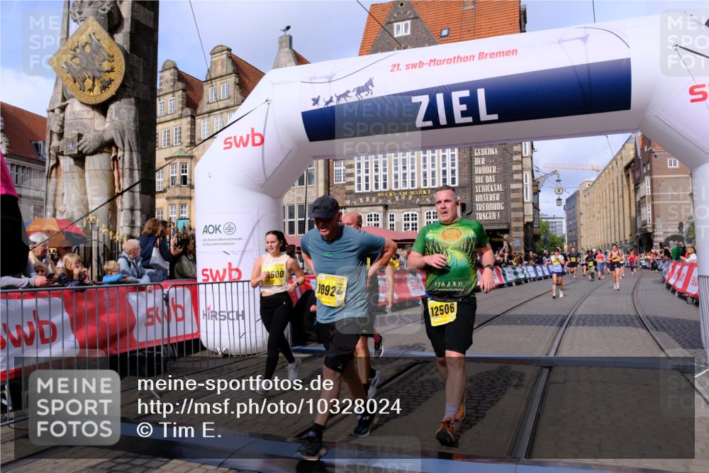 13.09.2026 - 21. swb-Marathon Bremen Tim E. http://msf.ph/oto/10328024 13.09.2026 11:02:20 Ziel 10257, 10409, 10444, 10473, 10500, 10617, 10636, 10803, 10817, 10924, 11115, 11268, 11436, 11811, 11859, 12016, 12094, 12095, 12135, 12145, 12360, 12412, 12437, 12466, 12506 meine-sportfotos.de