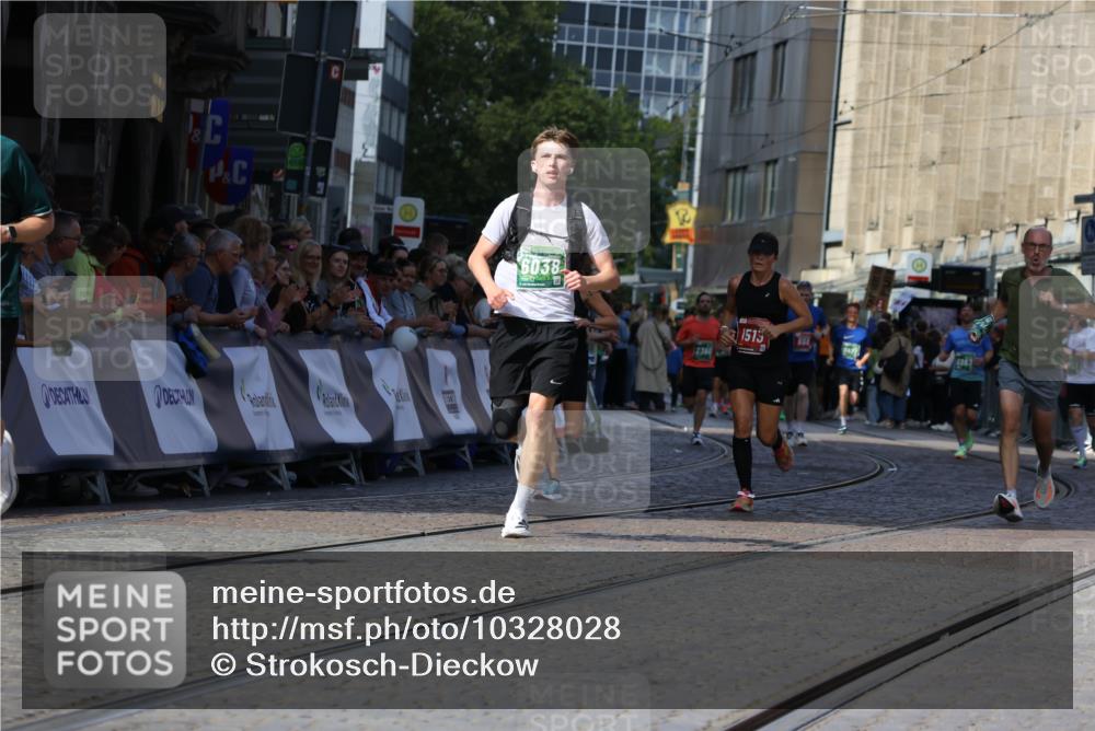 13.09.2026 - 21. swb-Marathon Bremen Strokosch-Dieckow http://msf.ph/oto/10328028 13.09.2026 13:13:12 Ziel 1513, 2350, 2442, 2559, 2801, 2858, 3988, 4605, 5379, 5965, 6349, 8029, 8798, 9217, 13106, 13140, 280, 2130, 2360, 2962, 3566, 6038, 6394, 6407, 8197, 8464, 8568, 8963 meine-sportfotos.de