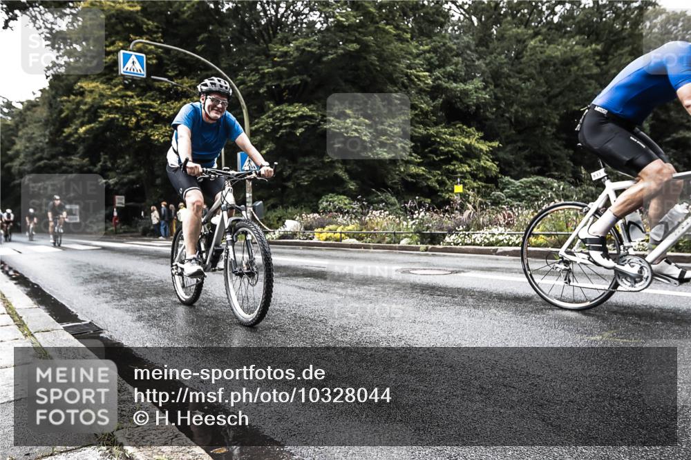 13.09.2026 - Stadtparktriathlon H.Heesch http://msf.ph/oto/10328044 13.09.2026 11:57:29 Radfahren 787, 833, 836, 884, 924, 1036 meine-sportfotos.de