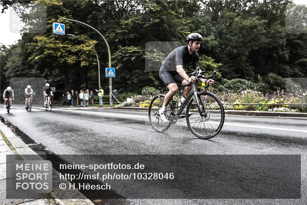 13.09.2026 - Stadtparktriathlon H.Heesch http://msf.ph/oto/10328046 13.09.2026 11:57:30 Radfahren 787, 833, 836, 884, 924, 1036 meine-sportfotos.de