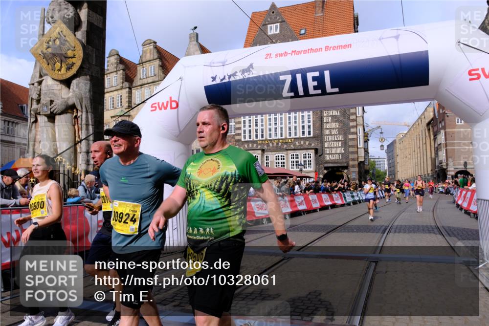 13.09.2026 - 21. swb-Marathon Bremen Tim E. http://msf.ph/oto/10328061 13.09.2026 11:02:21 Ziel 10257, 10409, 10444, 10473, 10500, 10617, 10636, 10803, 10817, 10924, 11115, 11268, 11436, 11576, 11811, 11859, 12016, 12094, 12095, 12134, 12135, 12145, 12360, 12412, 12437, 12506 meine-sportfotos.de