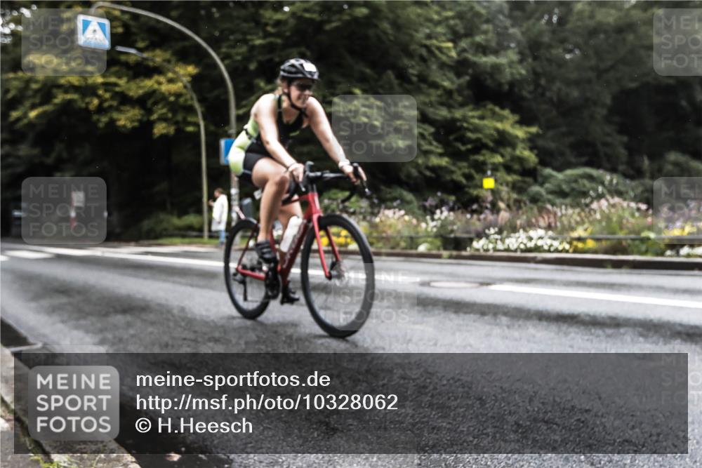 13.09.2026 - Stadtparktriathlon H.Heesch http://msf.ph/oto/10328062 13.09.2026 13:08:51 Radfahren 1162, 1298, 1370 meine-sportfotos.de