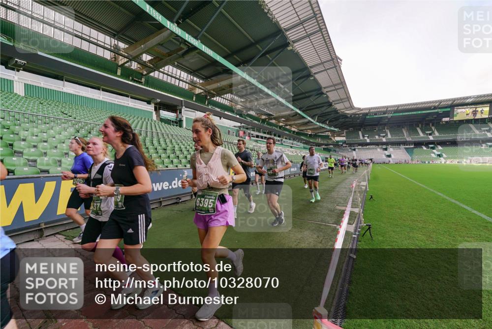 13.09.2026 - 21. swb-Marathon Bremen Michael Burmester http://msf.ph/oto/10328070 13.09.2026 13:33:34 Laufen im Stadion 155, 344, 350, 428, 490, 594, 679, 690, 709, 765, 786, 787, 916, 1001, 1026, 1048, 1051, 1098, 1133, 1292, 1377, 1444, 1557, 1591, 1592, 1661, 1703, 1760, 1827, 1923, 1996, 2077, 2132, 2226, 2230, 2231, 2270, 2274, 2320, 2374, 2399, 2400, 2451, 2456, 2479, 2511, 2514, 2515, 2523, 2539, 2543, 2556, 2616, 2630, 2641, 2649, 2718, 2735, 2757, 2769, 2787, 2848, 2982, 3014, 3345, 3350, 3443, 3503, 3577, 3601, 3614, 3720, 3746, 3797, 3875, 3901, 3911, 3952, 4001 meine-sportfotos.de