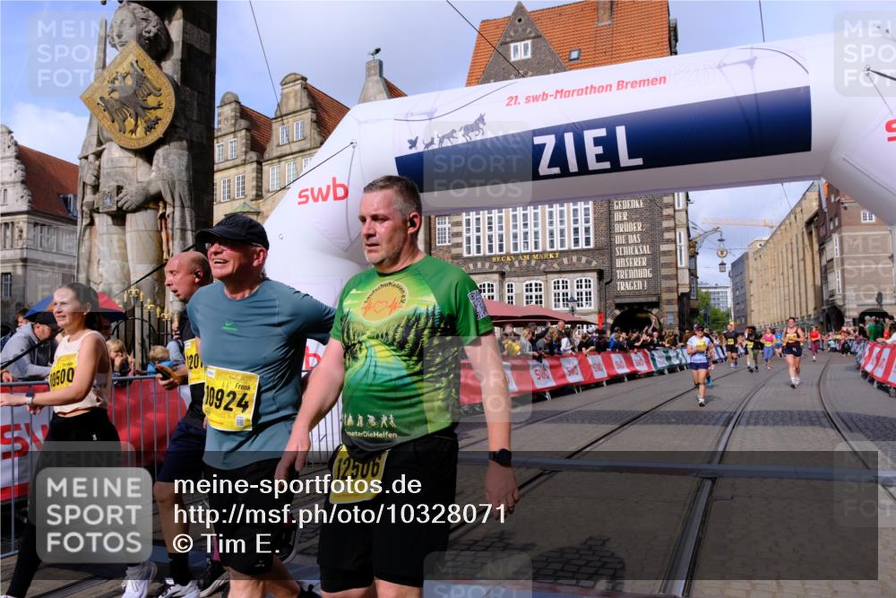 13.09.2026 - 21. swb-Marathon Bremen Tim E. http://msf.ph/oto/10328071 13.09.2026 11:02:21 Ziel 10257, 10409, 10444, 10473, 10500, 10617, 10636, 10803, 10817, 10924, 11115, 11268, 11436, 11576, 11811, 11859, 12016, 12094, 12095, 12134, 12135, 12145, 12360, 12412, 12437, 12506 meine-sportfotos.de