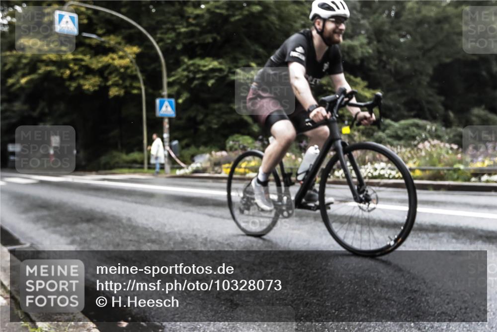 13.09.2026 - Stadtparktriathlon H.Heesch http://msf.ph/oto/10328073 13.09.2026 13:09:07 Radfahren 1230, 1324 meine-sportfotos.de