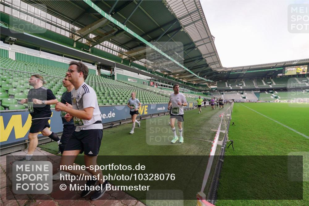 13.09.2026 - 21. swb-Marathon Bremen Michael Burmester http://msf.ph/oto/10328076 13.09.2026 13:33:35 Laufen im Stadion 155, 344, 350, 428, 490, 594, 679, 690, 709, 765, 786, 787, 916, 1001, 1026, 1048, 1051, 1098, 1133, 1292, 1377, 1444, 1557, 1591, 1592, 1661, 1703, 1760, 1827, 1923, 1996, 2077, 2132, 2226, 2230, 2231, 2270, 2274, 2320, 2374, 2399, 2400, 2451, 2456, 2479, 2511, 2514, 2515, 2523, 2539, 2543, 2556, 2616, 2630, 2641, 2649, 2718, 2735, 2757, 2769, 2787, 2848, 2982, 3014, 3345, 3350, 3443, 3503, 3577, 3601, 3614, 3708, 3709, 3720, 3797, 3875, 3901, 3911, 3952, 4001 meine-sportfotos.de
