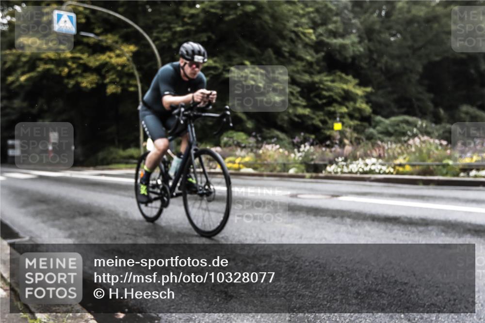 13.09.2026 - Stadtparktriathlon H.Heesch http://msf.ph/oto/10328077 13.09.2026 13:09:08 Radfahren 1230, 1324 meine-sportfotos.de