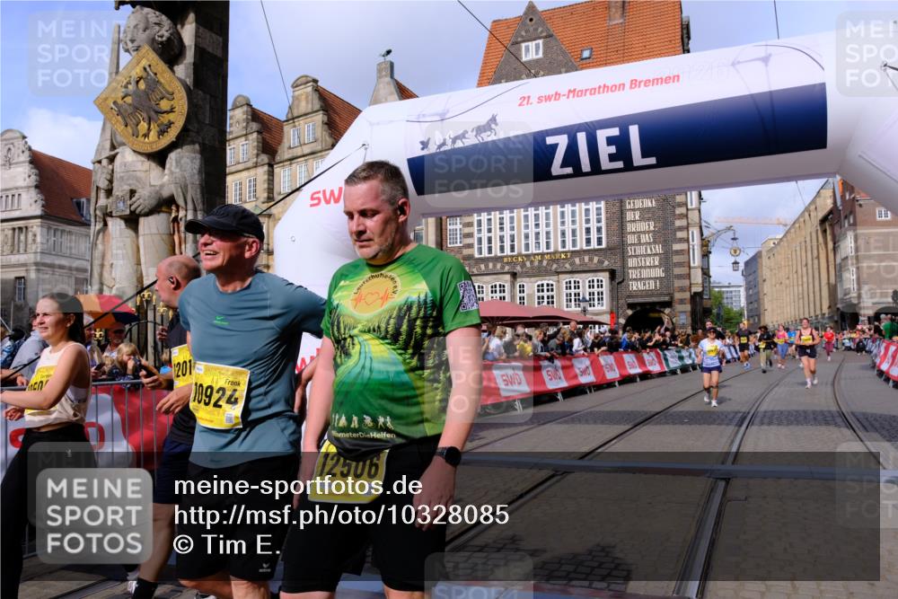 13.09.2026 - 21. swb-Marathon Bremen Tim E. http://msf.ph/oto/10328085 13.09.2026 11:02:22 Ziel 10257, 10439, 10444, 10473, 10500, 10617, 10636, 10803, 10817, 10924, 11249, 11268, 11436, 11576, 11811, 11859, 12016, 12042, 12094, 12095, 12134, 12135, 12145, 12360, 12412, 12437, 12506 meine-sportfotos.de