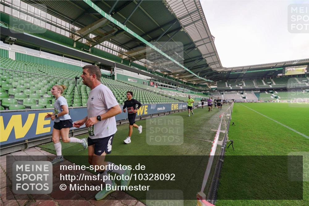 13.09.2026 - 21. swb-Marathon Bremen Michael Burmester http://msf.ph/oto/10328092 13.09.2026 13:33:36 Laufen im Stadion 155, 344, 350, 428, 490, 594, 679, 690, 709, 765, 786, 787, 916, 1001, 1026, 1048, 1051, 1098, 1133, 1292, 1377, 1444, 1557, 1591, 1592, 1661, 1703, 1760, 1827, 1923, 1996, 2077, 2132, 2226, 2230, 2231, 2270, 2274, 2320, 2374, 2399, 2400, 2451, 2456, 2479, 2511, 2514, 2515, 2523, 2539, 2543, 2556, 2616, 2630, 2641, 2649, 2718, 2735, 2757, 2769, 2787, 2848, 2982, 3014, 3345, 3350, 3443, 3503, 3577, 3601, 3614, 3708, 3709, 3720, 3797, 3875, 3901, 3911, 3952, 4001 meine-sportfotos.de