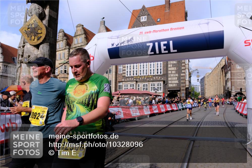 13.09.2026 - 21. swb-Marathon Bremen Tim E. http://msf.ph/oto/10328096 13.09.2026 11:02:22 Ziel 10257, 10439, 10444, 10473, 10500, 10617, 10636, 10803, 10817, 10924, 11249, 11268, 11436, 11576, 11811, 11859, 12016, 12042, 12094, 12095, 12134, 12135, 12145, 12360, 12412, 12437, 12506 meine-sportfotos.de