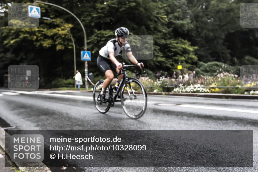 13.09.2026 - Stadtparktriathlon H.Heesch http://msf.ph/oto/10328099 13.09.2026 13:09:26 Radfahren 1217, 1254, 1362 meine-sportfotos.de