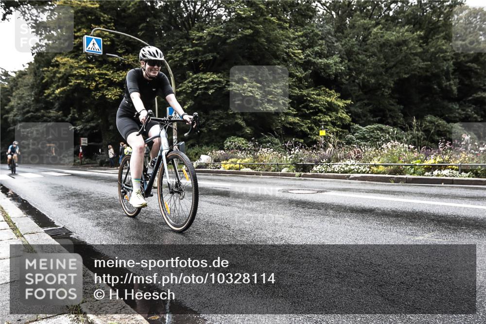 13.09.2026 - Stadtparktriathlon H.Heesch http://msf.ph/oto/10328114 13.09.2026 11:57:39 Radfahren 737, 757, 825, 923, 962, 1060 meine-sportfotos.de