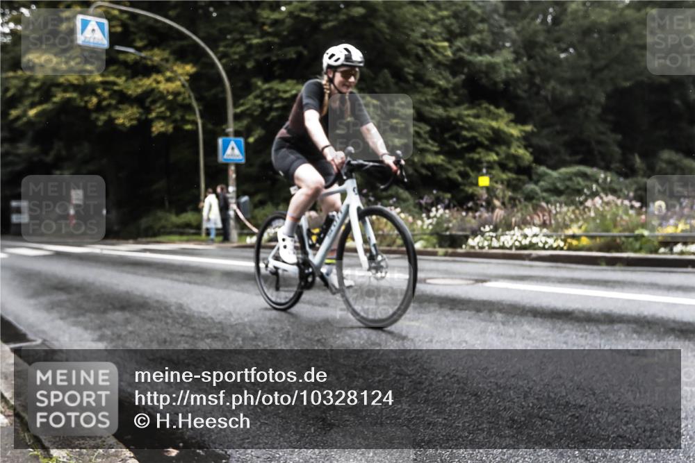 13.09.2026 - Stadtparktriathlon H.Heesch http://msf.ph/oto/10328124 13.09.2026 13:09:40 Radfahren 1321, 1368, 1387 meine-sportfotos.de