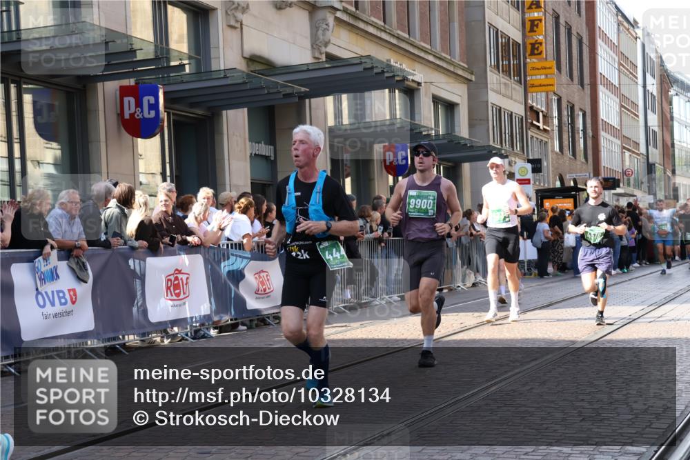 13.09.2026 - 21. swb-Marathon Bremen Strokosch-Dieckow http://msf.ph/oto/10328134 13.09.2026 13:21:04 Ziel 226, 2904, 2979, 3120, 3202, 3534, 3655, 4165, 4234, 4445, 4484, 4519, 6357, 6862, 8184, 8270, 8323, 8384, 8408, 8730, 8791, 8923, 9048, 9267, 9268, 9514, 9722, 9900, 769, 854, 1056, 1191, 1881, 2425, 2640, 3356, 3450, 3866, 3933, 4126, 4316, 4362, 4465, 4482, 4612, 4734, 5161, 5213, 5954, 6177, 6401, 6680, 6970, 7517, 7902, 8005, 8141, 8237, 8622, 8804, 8971, 9691, 13120, 13126 meine-sportfotos.de