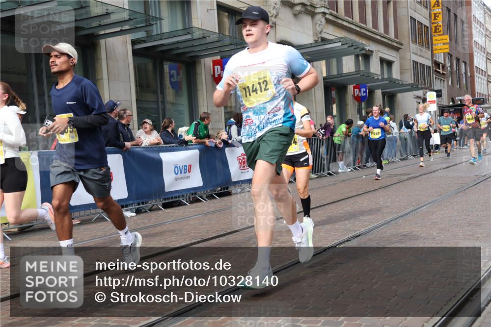 13.09.2026 - 21. swb-Marathon Bremen Strokosch-Dieckow http://msf.ph/oto/10328140 13.09.2026 11:01:47 Ziel 10173, 10257, 10331, 10409, 10439, 10444, 10473, 10500, 10617, 10636, 10803, 10817, 10924, 11115, 11249, 11268, 11436, 11576, 11811, 11859, 12016, 12042, 12094, 12095, 12134, 12135, 12145, 12360, 12412, 12437, 12466, 12506, 10181, 10251, 10332, 10497, 10560, 11075, 11150, 11305, 11324, 11369, 11412, 11413, 11467, 11479, 11486, 11550, 11551, 11666, 11668, 11747, 11788, 11798, 11985, 11986, 12047, 12379, 12466 meine-sportfotos.de