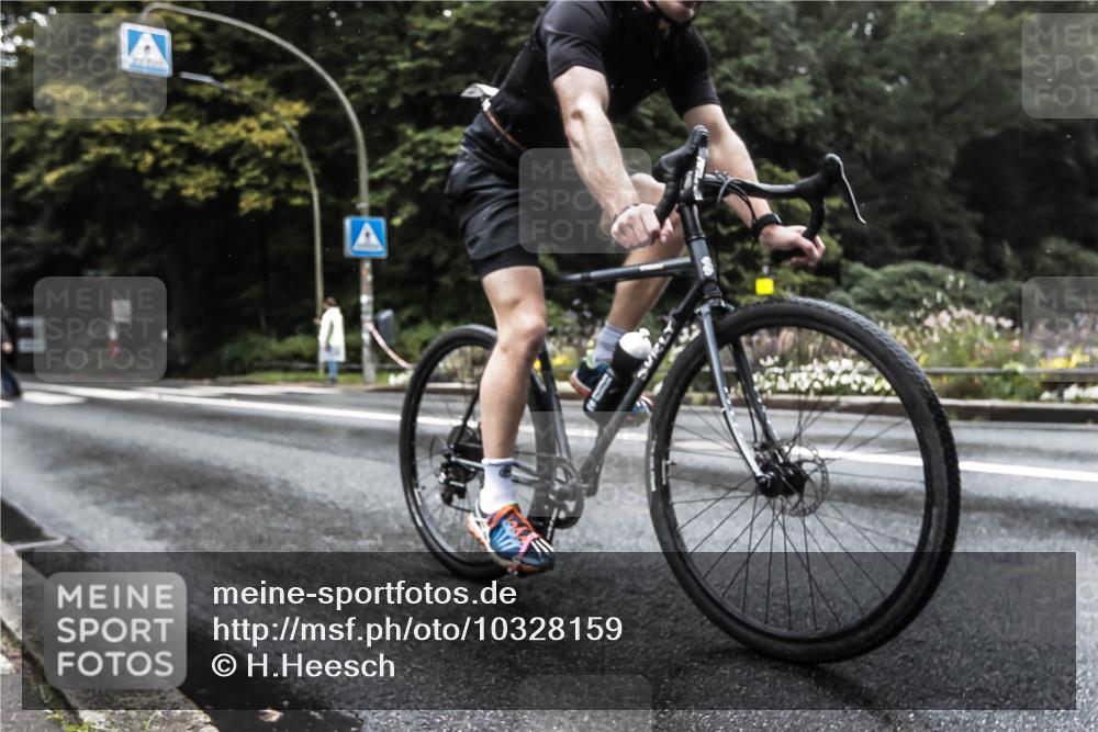13.09.2026 - Stadtparktriathlon H.Heesch http://msf.ph/oto/10328159 13.09.2026 13:10:05 Radfahren 1329 meine-sportfotos.de