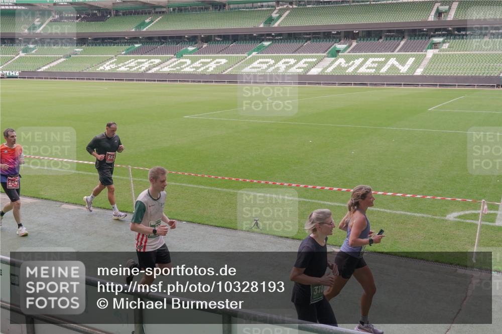 13.09.2026 - 21. swb-Marathon Bremen Michael Burmester http://msf.ph/oto/10328193 13.09.2026 12:58:19 Laufen im Stadion 141, 148, 191, 226, 334, 511, 672, 776, 789, 790, 857, 909, 972, 1010, 1119, 1191, 1199, 1254, 1281, 1535, 1642, 1647, 1752, 1809, 1881, 1900, 1931, 1933, 2046, 2051, 2075, 2324, 2343, 2367, 2371, 2397, 2402, 2423, 2425, 2493, 2577, 2640, 2771, 2807, 2827, 2885, 2903, 2904, 2979, 3021, 3051, 3078, 3098, 3120, 3138, 3148, 3182, 3186, 3233, 3319, 3338, 3435, 3450, 3514, 3534, 3560, 3634, 3655, 3685, 3690, 3695, 3760, 3866, 3933, 3934, 3939, 4101, 4120, 4174, 4316, 205 meine-sportfotos.de