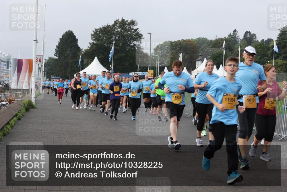 13.09.2026 - Kiel Lauf Andreas Tolksdorf http://msf.ph/oto/10328225 13.09.2026 09:29:19 Kiellinie 36, 2811, 2816, 11652, 11954, 9616, 8128 meine-sportfotos.de