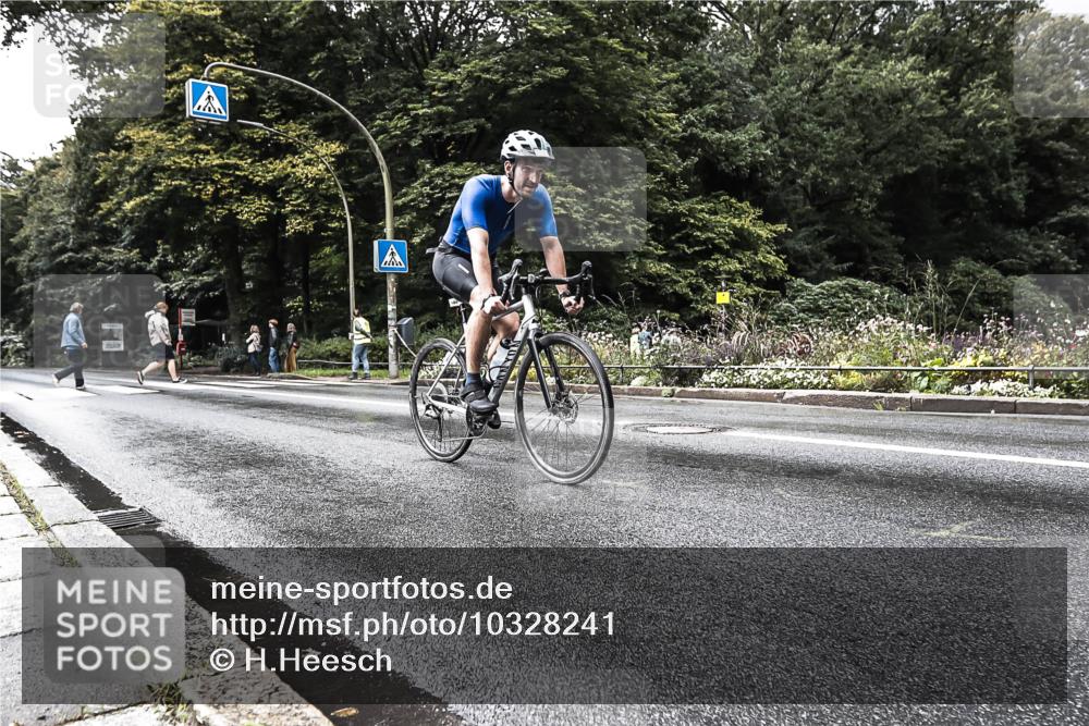 13.09.2026 - Stadtparktriathlon H.Heesch http://msf.ph/oto/10328241 13.09.2026 11:58:22 Radfahren 738, 853, 922, 1049 meine-sportfotos.de