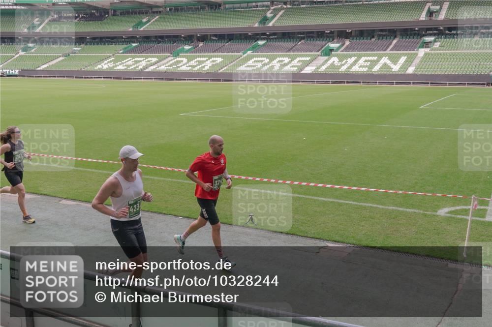 13.09.2026 - 21. swb-Marathon Bremen Michael Burmester http://msf.ph/oto/10328244 13.09.2026 12:58:23 Laufen im Stadion 141, 148, 191, 226, 334, 511, 672, 776, 789, 790, 909, 972, 1010, 1119, 1191, 1199, 1254, 1281, 1535, 1642, 1647, 1752, 1809, 1881, 1900, 1931, 1933, 2046, 2051, 2075, 2210, 2324, 2343, 2367, 2371, 2397, 2402, 2423, 2425, 2493, 2577, 2640, 2771, 2807, 2827, 2885, 2903, 2904, 2979, 3021, 3051, 3078, 3098, 3120, 3138, 3148, 3182, 3186, 3233, 3319, 3338, 3435, 3450, 3514, 3516, 3534, 3560, 3634, 3655, 3685, 3690, 3695, 3760, 3866, 3933, 3934, 3939, 4101, 4120, 4174, 4316, 205 meine-sportfotos.de