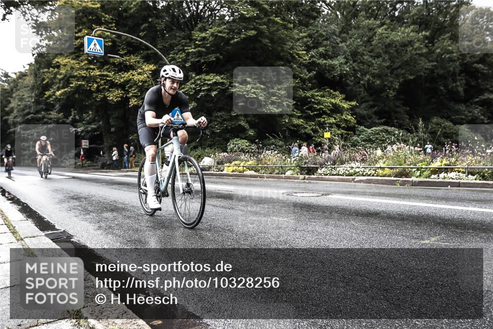 13.09.2026 - Stadtparktriathlon H.Heesch http://msf.ph/oto/10328256 13.09.2026 11:58:32 Radfahren 802, 951, 970, 1037, 1051 meine-sportfotos.de