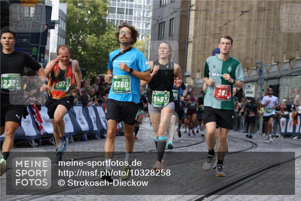 13.09.2026 - 21. swb-Marathon Bremen Strokosch-Dieckow http://msf.ph/oto/10328258 13.09.2026 13:25:03 Ziel 282, 789, 790, 1516, 1582, 2280, 3015, 3375, 3524, 4198, 4262, 4277, 5328, 5664, 6626, 6807, 8636, 8853, 8881, 9541, 10069, 10071, 10097, 10103, 1080, 1119, 1166, 1436, 1448, 2322, 3105, 3187, 4091, 4459, 4918, 6113, 7306, 7326, 8245, 9036, 9073, 9360, 9493, 9563, 13088 meine-sportfotos.de