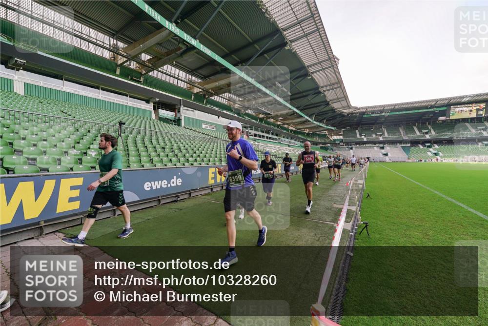 13.09.2026 - 21. swb-Marathon Bremen Michael Burmester http://msf.ph/oto/10328260 13.09.2026 13:33:55 Laufen im Stadion 155, 170, 193, 350, 428, 490, 594, 679, 709, 765, 786, 787, 916, 1001, 1026, 1048, 1051, 1098, 1292, 1377, 1444, 1553, 1557, 1560, 1591, 1592, 1607, 1661, 1703, 1760, 1772, 1784, 1827, 1996, 2077, 2132, 2226, 2230, 2231, 2320, 2338, 2374, 2399, 2400, 2451, 2456, 2479, 2511, 2514, 2515, 2539, 2543, 2616, 2630, 2641, 2718, 2735, 2757, 2769, 2787, 2791, 2982, 3014, 3345, 3443, 3503, 3547, 3577, 3601, 3614, 3660, 3708, 3709, 3720, 3797, 3875, 3901, 3911, 3952, 4001, 4014, 5151 meine-sportfotos.de