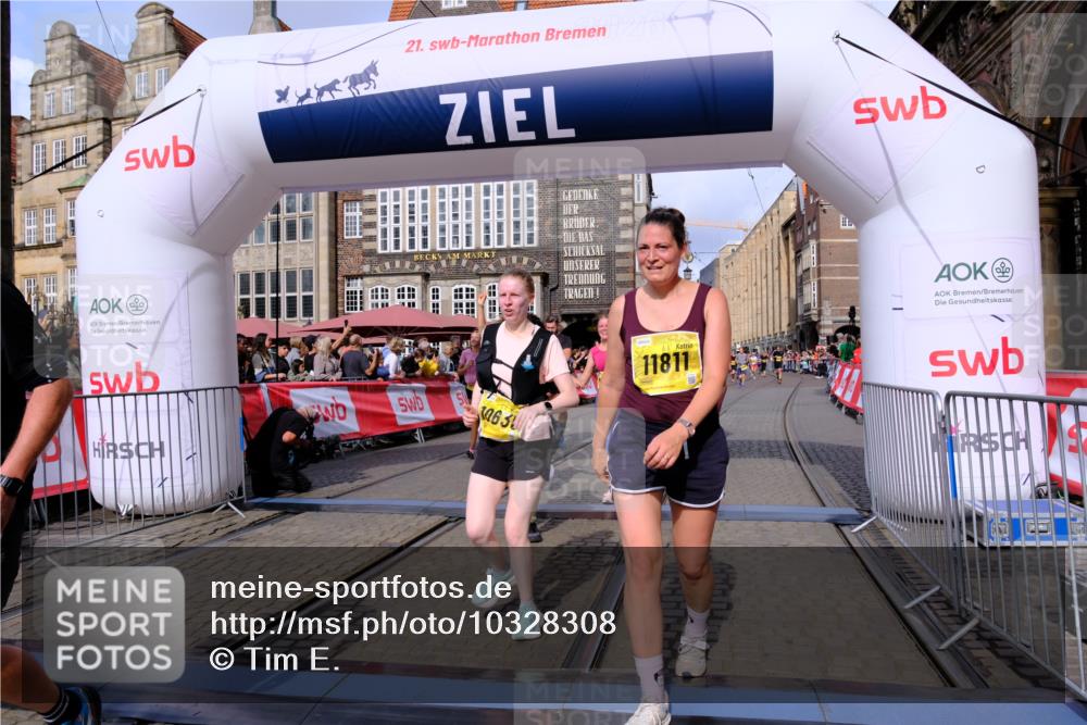 13.09.2026 - 21. swb-Marathon Bremen Tim E. http://msf.ph/oto/10328308 13.09.2026 11:02:28 Ziel 10173, 10331, 10439, 10473, 10500, 10617, 10636, 10803, 10915, 10924, 10943, 11249, 11576, 11811, 11853, 11886, 12016, 12042, 12094, 12134, 12135, 12145, 12360, 12437, 12506 meine-sportfotos.de