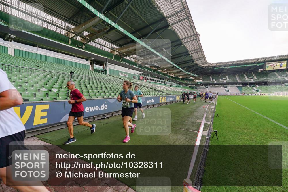 13.09.2026 - 21. swb-Marathon Bremen Michael Burmester http://msf.ph/oto/10328311 13.09.2026 13:34:00 Laufen im Stadion 155, 170, 193, 368, 428, 594, 679, 709, 765, 786, 787, 916, 1001, 1026, 1048, 1051, 1098, 1292, 1377, 1444, 1553, 1557, 1560, 1591, 1592, 1607, 1661, 1703, 1760, 1772, 1784, 1827, 1996, 2077, 2132, 2226, 2230, 2231, 2338, 2374, 2399, 2400, 2451, 2479, 2511, 2515, 2539, 2543, 2616, 2630, 2641, 2718, 2735, 2757, 2769, 2787, 2791, 2982, 3014, 3345, 3443, 3503, 3547, 3577, 3601, 3614, 3660, 3708, 3709, 3720, 3797, 3875, 3901, 3911, 3914, 3952, 4001, 4014, 5151 meine-sportfotos.de