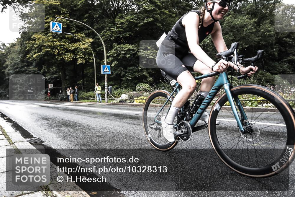 13.09.2026 - Stadtparktriathlon H.Heesch http://msf.ph/oto/10328313 13.09.2026 11:58:56 Radfahren 823 meine-sportfotos.de