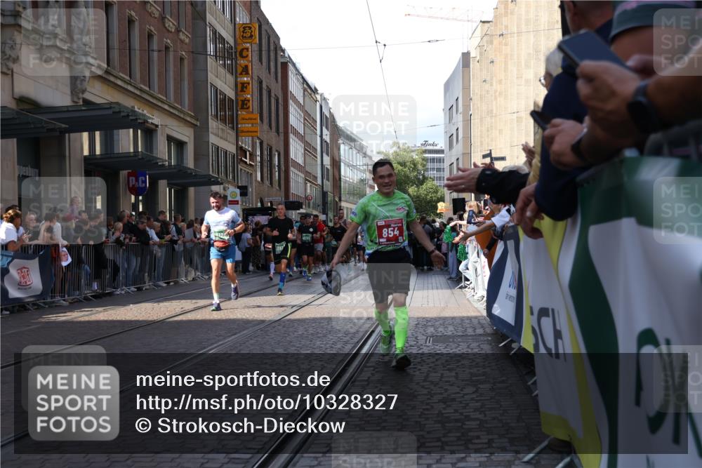 13.09.2026 - 21. swb-Marathon Bremen Strokosch-Dieckow http://msf.ph/oto/10328327 13.09.2026 13:21:09 Ziel 226, 1130, 2088, 2570, 2904, 2979, 3120, 3202, 3435, 3534, 3655, 3930, 4165, 4234, 4445, 4484, 4519, 5542, 6862, 7176, 8184, 8270, 8384, 8408, 8730, 8923, 9048, 9514, 9722, 9900, 13145, 854, 1056, 1191, 1881, 2425, 2640, 3356, 3450, 3933, 4126, 4316, 4362, 4465, 4612, 4734, 5161, 6357, 6401, 6680, 6970, 7902, 8237, 8323, 8408, 8622, 8791, 8971, 9267, 9268, 13120 meine-sportfotos.de