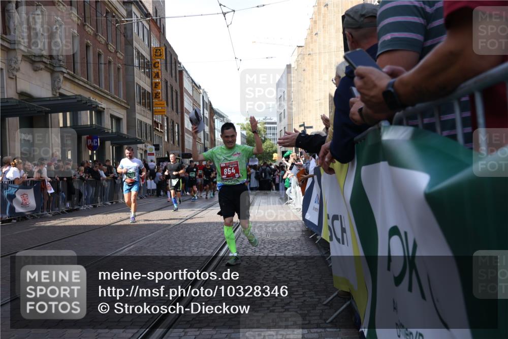 13.09.2026 - 21. swb-Marathon Bremen Strokosch-Dieckow http://msf.ph/oto/10328346 13.09.2026 13:21:09 Ziel 226, 1130, 2088, 2570, 2904, 2979, 3120, 3202, 3435, 3534, 3655, 3930, 4165, 4234, 4445, 4484, 4519, 5542, 6862, 7176, 8184, 8270, 8384, 8408, 8730, 8923, 9048, 9514, 9722, 9900, 13145, 854, 1056, 1191, 1881, 2425, 2640, 3356, 3450, 3933, 4126, 4316, 4362, 4465, 4612, 4734, 5161, 6357, 6401, 6680, 6970, 7902, 8237, 8323, 8408, 8622, 8791, 8971, 9267, 9268, 13120 meine-sportfotos.de