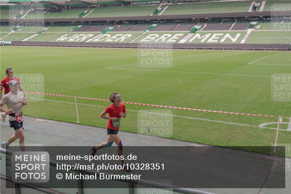 13.09.2026 - 21. swb-Marathon Bremen Michael Burmester http://msf.ph/oto/10328351 13.09.2026 12:58:30 Laufen im Stadion 141, 148, 191, 226, 334, 511, 672, 776, 789, 790, 909, 972, 1010, 1119, 1191, 1199, 1254, 1281, 1516, 1535, 1642, 1647, 1752, 1809, 1881, 1900, 1931, 1933, 2046, 2051, 2075, 2210, 2324, 2343, 2367, 2371, 2397, 2402, 2423, 2425, 2577, 2771, 2807, 2827, 2885, 2903, 2904, 2979, 3021, 3051, 3098, 3120, 3138, 3148, 3182, 3186, 3233, 3319, 3338, 3435, 3516, 3534, 3560, 3655, 3685, 3690, 3695, 3760, 3866, 3933, 3934, 3939, 4101, 4120, 4174, 4316, 205 meine-sportfotos.de