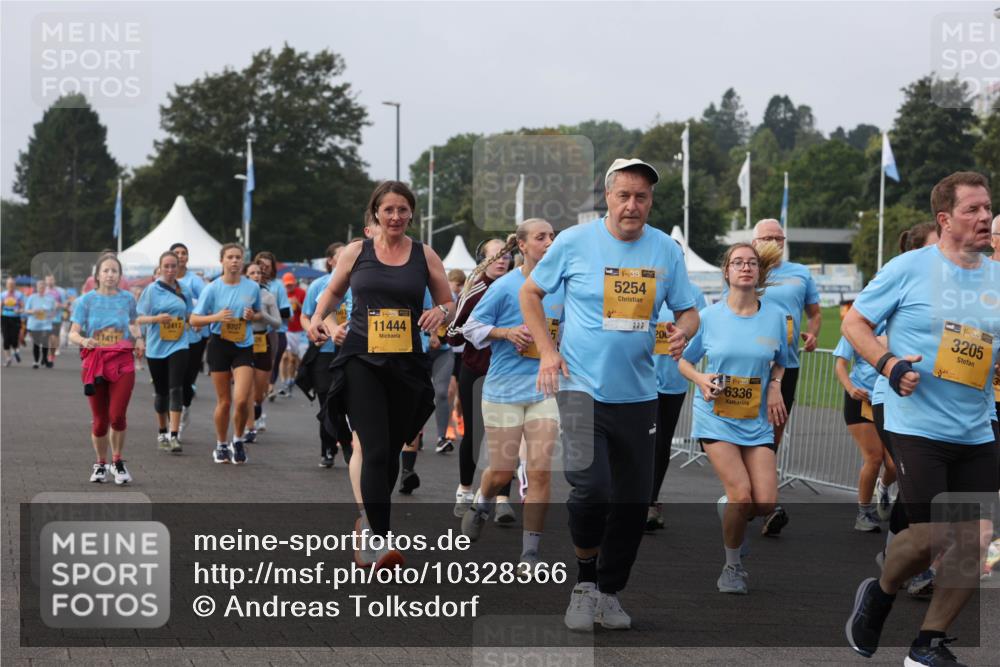 13.09.2026 - Kiel Lauf Andreas Tolksdorf http://msf.ph/oto/10328366 13.09.2026 09:29:26 Kiellinie 1411, 12417, 9707, 38, 11444, 38, 5254, 200, 38, 6336, 3205 meine-sportfotos.de