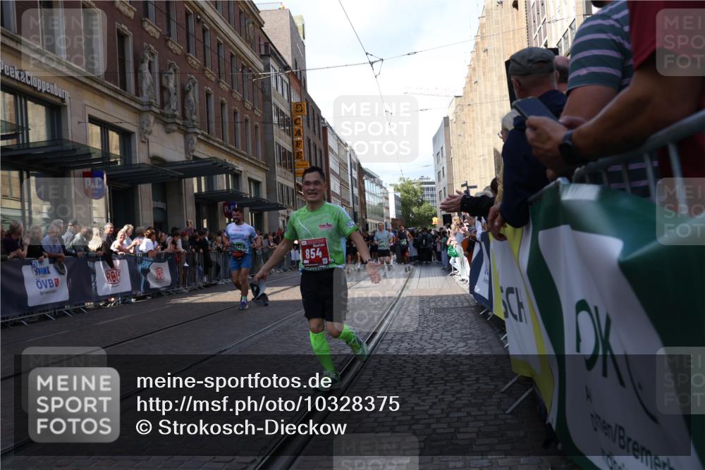 13.09.2026 - 21. swb-Marathon Bremen Strokosch-Dieckow http://msf.ph/oto/10328375 13.09.2026 13:21:10 Ziel 226, 1130, 2088, 2570, 2904, 2979, 3120, 3202, 3435, 3534, 3655, 3930, 4165, 4234, 4445, 4484, 4519, 5542, 6862, 7176, 8184, 8270, 8384, 8730, 8923, 9048, 9514, 9722, 9900, 13145, 226, 854, 1056, 1191, 1881, 2425, 2640, 2979, 3356, 3450, 3933, 4126, 4316, 4362, 4465, 4612, 4734, 5161, 6357, 6401, 6680, 6970, 7902, 8237, 8323, 8408, 8622, 8791, 8971, 9267, 9268, 13120 meine-sportfotos.de