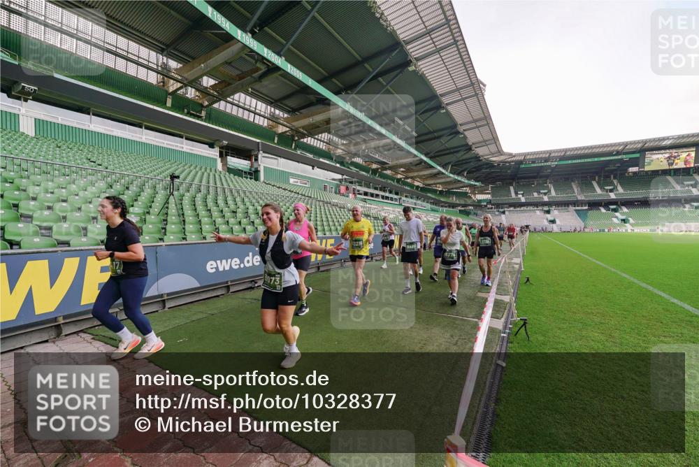 13.09.2026 - 21. swb-Marathon Bremen Michael Burmester http://msf.ph/oto/10328377 13.09.2026 13:34:09 Laufen im Stadion 155, 170, 193, 368, 428, 594, 679, 709, 765, 786, 787, 916, 1001, 1026, 1048, 1051, 1098, 1280, 1292, 1321, 1377, 1444, 1553, 1557, 1560, 1591, 1592, 1607, 1661, 1703, 1760, 1772, 1784, 1827, 1992, 1996, 2077, 2132, 2226, 2338, 2399, 2400, 2451, 2479, 2511, 2515, 2543, 2616, 2630, 2641, 2718, 2735, 2757, 2769, 2787, 2791, 2982, 3014, 3179, 3345, 3443, 3503, 3547, 3577, 3601, 3614, 3660, 3708, 3709, 3720, 3797, 3875, 3901, 3904, 3911, 3914, 3952, 4001, 4014, 5151 meine-sportfotos.de