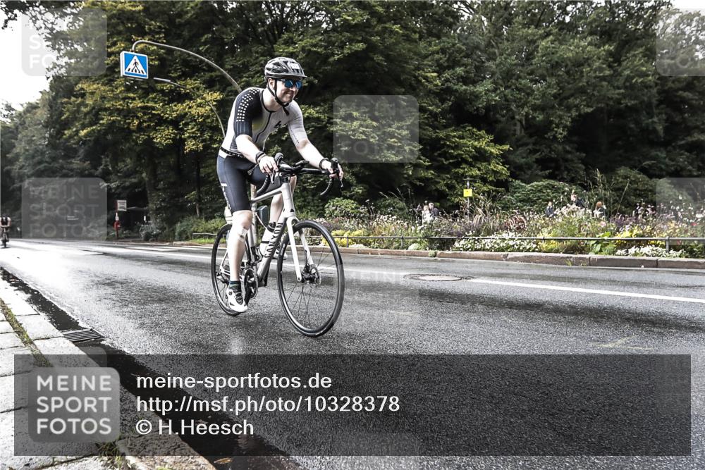 13.09.2026 - Stadtparktriathlon H.Heesch http://msf.ph/oto/10328378 13.09.2026 11:59:38 Radfahren 832, 851, 971, 1045 meine-sportfotos.de