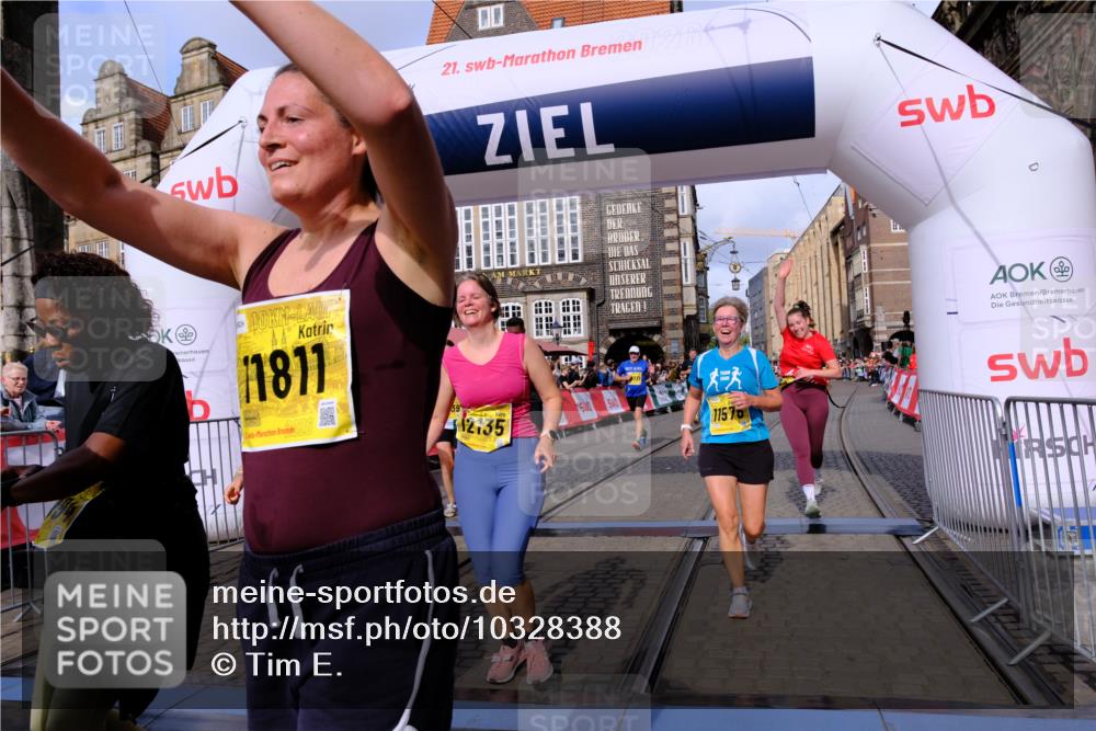 13.09.2026 - 21. swb-Marathon Bremen Tim E. http://msf.ph/oto/10328388 13.09.2026 11:02:30 Ziel 10153, 10154, 10173, 10274, 10331, 10338, 10439, 10473, 10500, 10617, 10636, 10738, 10803, 10885, 10915, 10924, 10943, 11249, 11505, 11576, 11811, 11853, 11886, 12016, 12042, 12094, 12134, 12135, 12145, 12360, 12437, 12506 meine-sportfotos.de