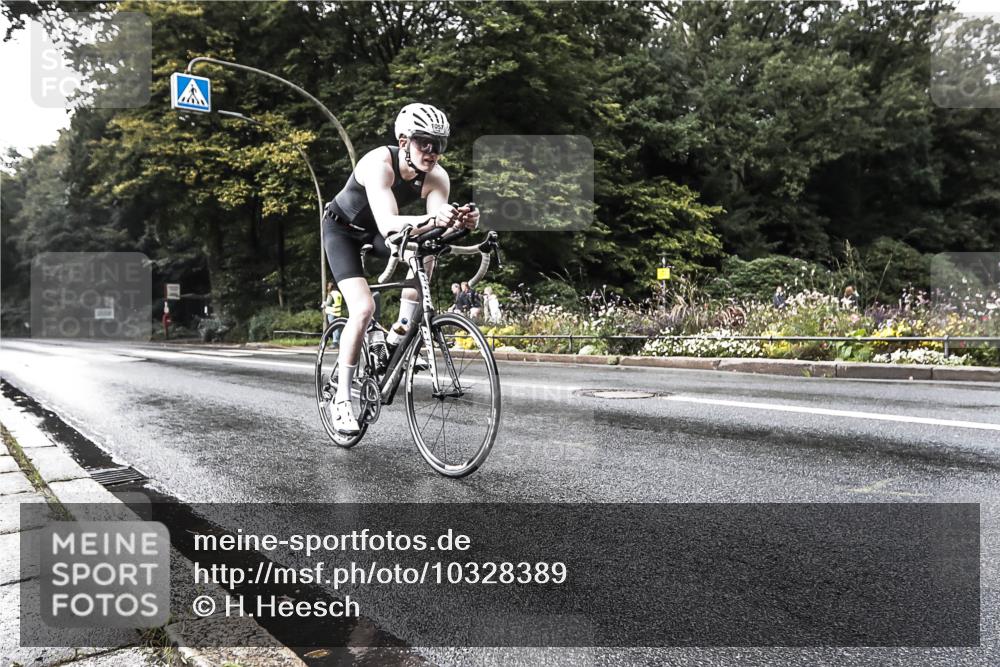 13.09.2026 - Stadtparktriathlon H.Heesch http://msf.ph/oto/10328389 13.09.2026 11:59:43 Radfahren 832, 1045, 1057 meine-sportfotos.de