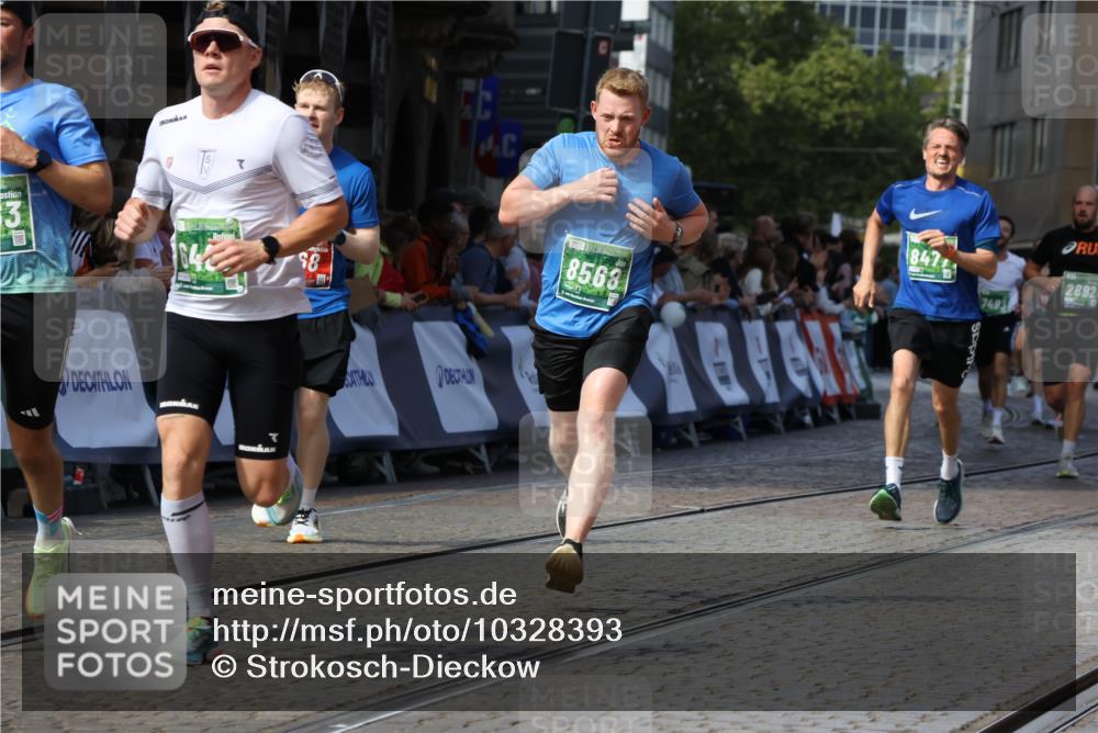 13.09.2026 - 21. swb-Marathon Bremen Strokosch-Dieckow http://msf.ph/oto/10328393 13.09.2026 13:13:25 Ziel 313, 621, 868, 987, 1207, 2498, 2559, 2801, 2858, 3625, 4582, 5345, 5379, 5769, 5965, 6349, 7874, 8291, 8419, 8464, 8798, 9092, 9217, 13140, 779, 2401, 2767, 2882, 6407, 7493, 8477, 8568, 8840, 8963, 9442, 13099 meine-sportfotos.de